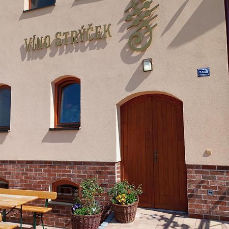 Penzion Sklep Vino Strycek Velké Bílovice Exteriér fotografie