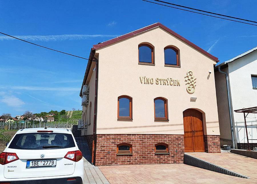 Penzion Sklep Vino Strycek Velké Bílovice Exteriér fotografie