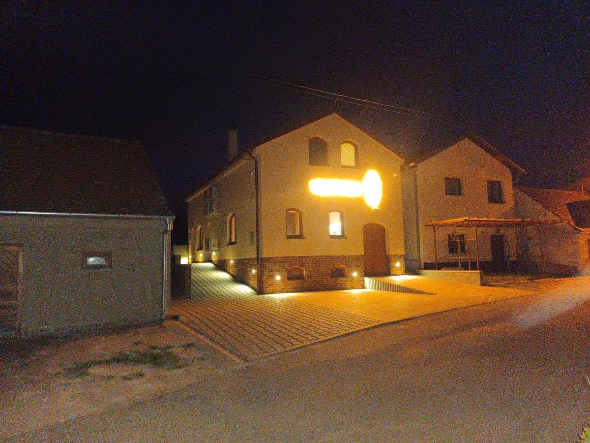 Penzion Sklep Vino Strycek Velké Bílovice Exteriér fotografie