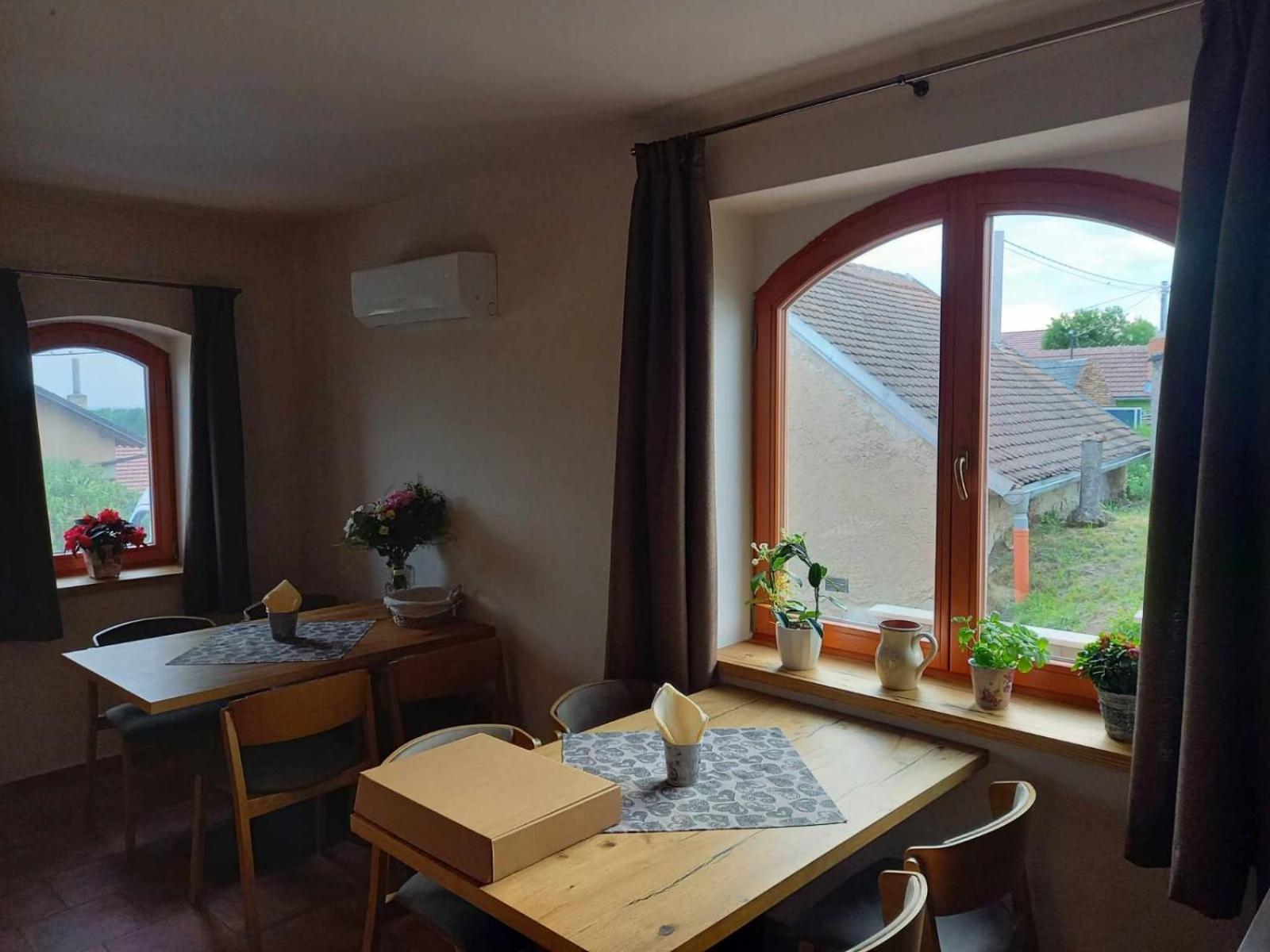 Penzion Sklep Vino Strycek Velké Bílovice Exteriér fotografie